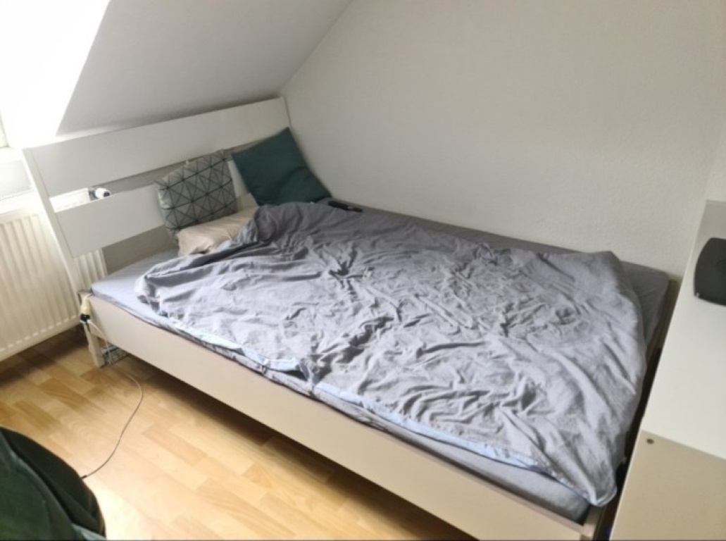 WG-Zimmer Rheinau Karlsruher Straße - ein Bett findet Platz