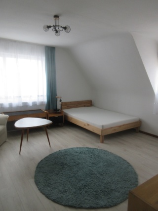 Anzeigenbild: ab AUG 2026: möbl. Zi (Nr.14-DG) in WG-Haus für Stud/ Prak alles inkl.