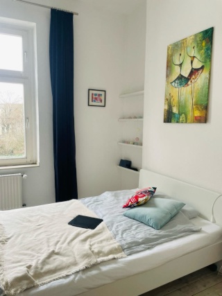 Anzeigenbild: Suche sympathische Mitbewohnerin für schöne Altbauwohnung