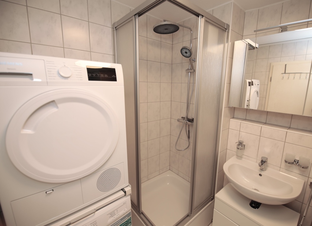 Langzeitmiete – Hochwertig möblierte 2-Zimmer-Wohnung mit Balkon & Garage in Karlsruhe-Oberreut – Wilhelm-Leuschner-Straße 47, 76189 Karlsruhe Oberreut – Vorschaubild 6