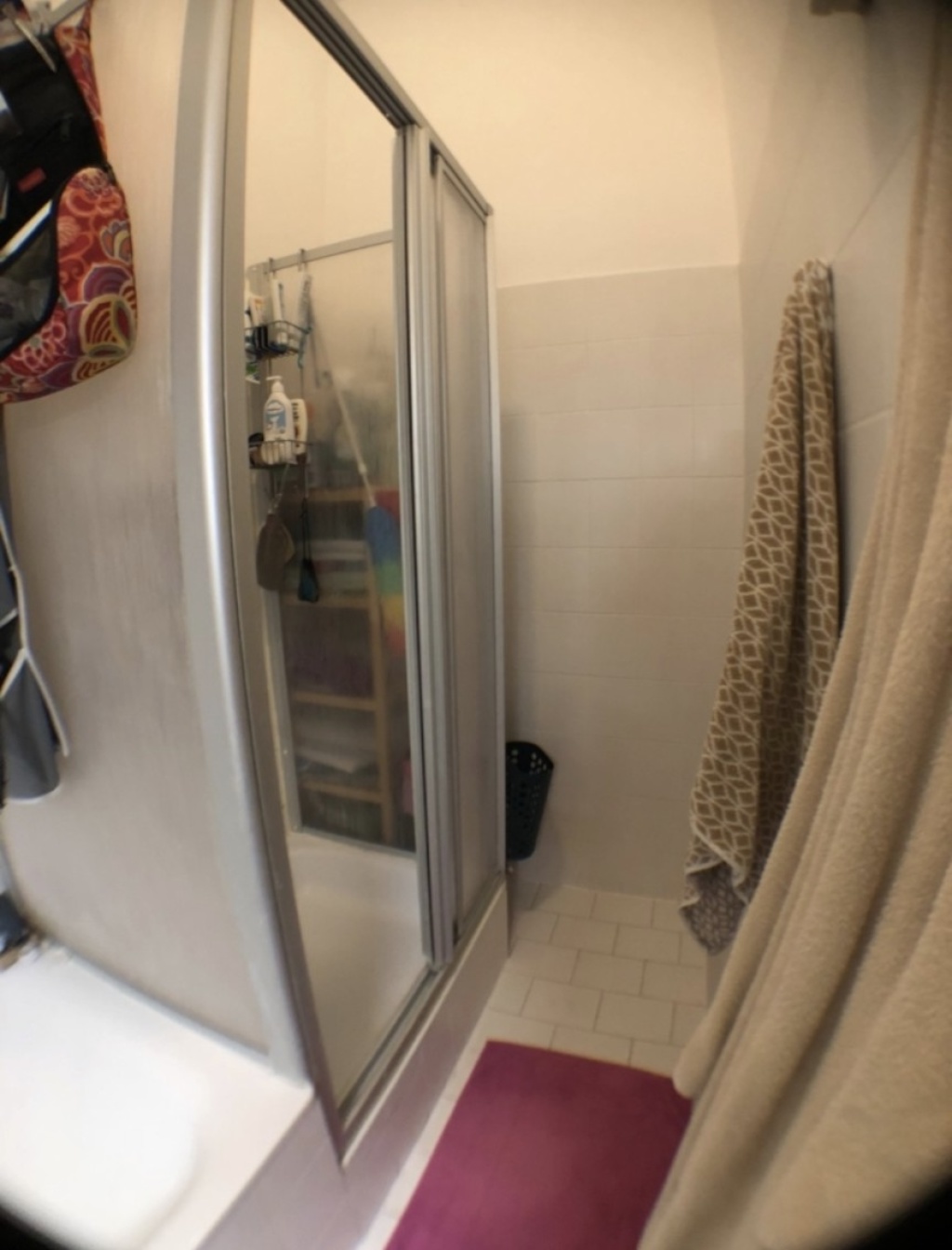 Flatshare Ludwigsvorstadt-Isarvorstadt Landwehrstraße - Bad mit Dusche und Badewanne