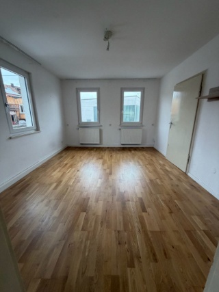 Zwei Zimmer (15m2 +9m2)  in 76 m2 WG Wohnung in S-Möhringen