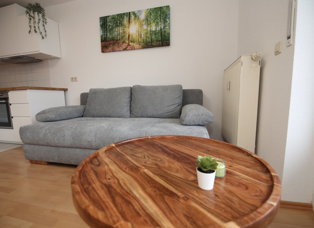 Langzeitmiete – Hochwertig möblierte 2-Zimmer-Wohnung mit Balkon & Garage in Karlsruhe-Oberreut – Wilhelm-Leuschner-Straße 47, 76189 Karlsruhe Oberreut – Vorschaubild 4