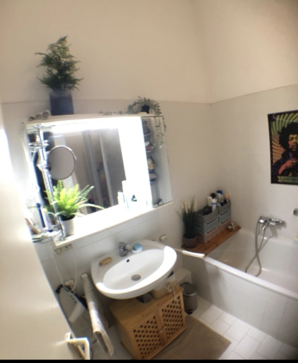 Flatshare Ludwigsvorstadt-Isarvorstadt Landwehrstraße - Bad mit Dusche und Badewanne