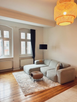 Light-flooded Altbau-Dream in Gleimviertel – 2-room apartment for short term lease 50qm2 — photo 1
