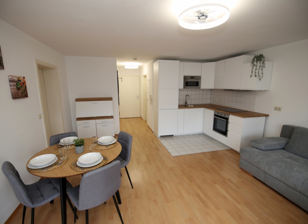 Langzeitmiete – Hochwertig möblierte 2-Zimmer-Wohnung mit Balkon & Garage in Karlsruhe-Oberreut – Wilhelm-Leuschner-Straße 47, 76189 Karlsruhe Oberreut – Vorschaubild 5