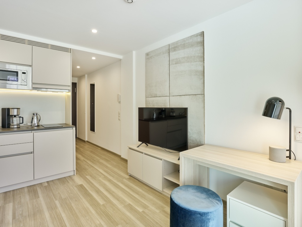 Wunderschönes voll möbliertes 1-Zimmer-Apartment Basic in Stuttgart - ab 6 Monaten Mindestmietdauer – Tunzhoferstr 9-13, 70191 Stuttgart Nord – Vorschaubild 2