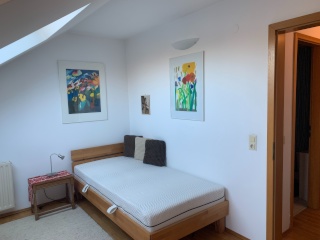 Attraktives, günstiges, möbliertes WG-Zimmer mit eigenem Bad in München