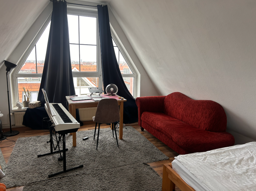 Wohnung Neukölln Bruno-Bauer Strasse - Upstairs workspace/bedroom