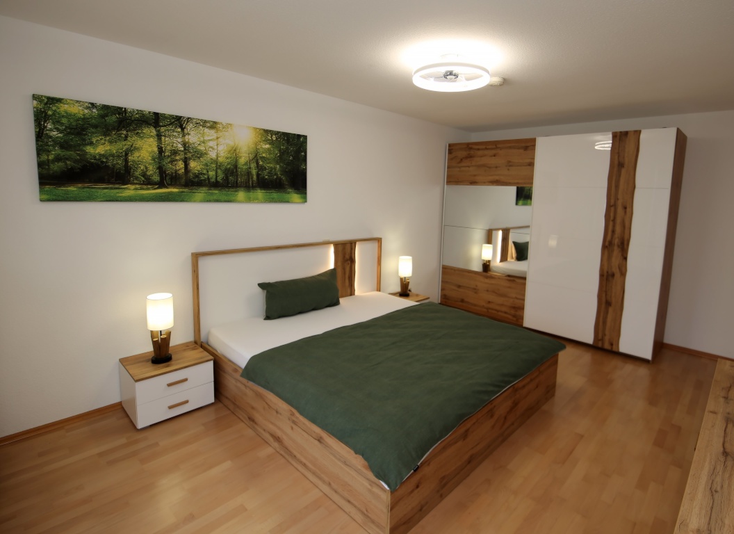 Langzeitmiete – Hochwertig möblierte 2-Zimmer-Wohnung mit Balkon & Garage in Karlsruhe-Oberreut