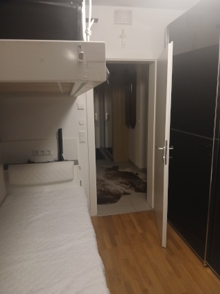 Anzeigenbild: Modernes Zimmer (Klima/TV) für Studenten/Pendler – 300€ inkl.