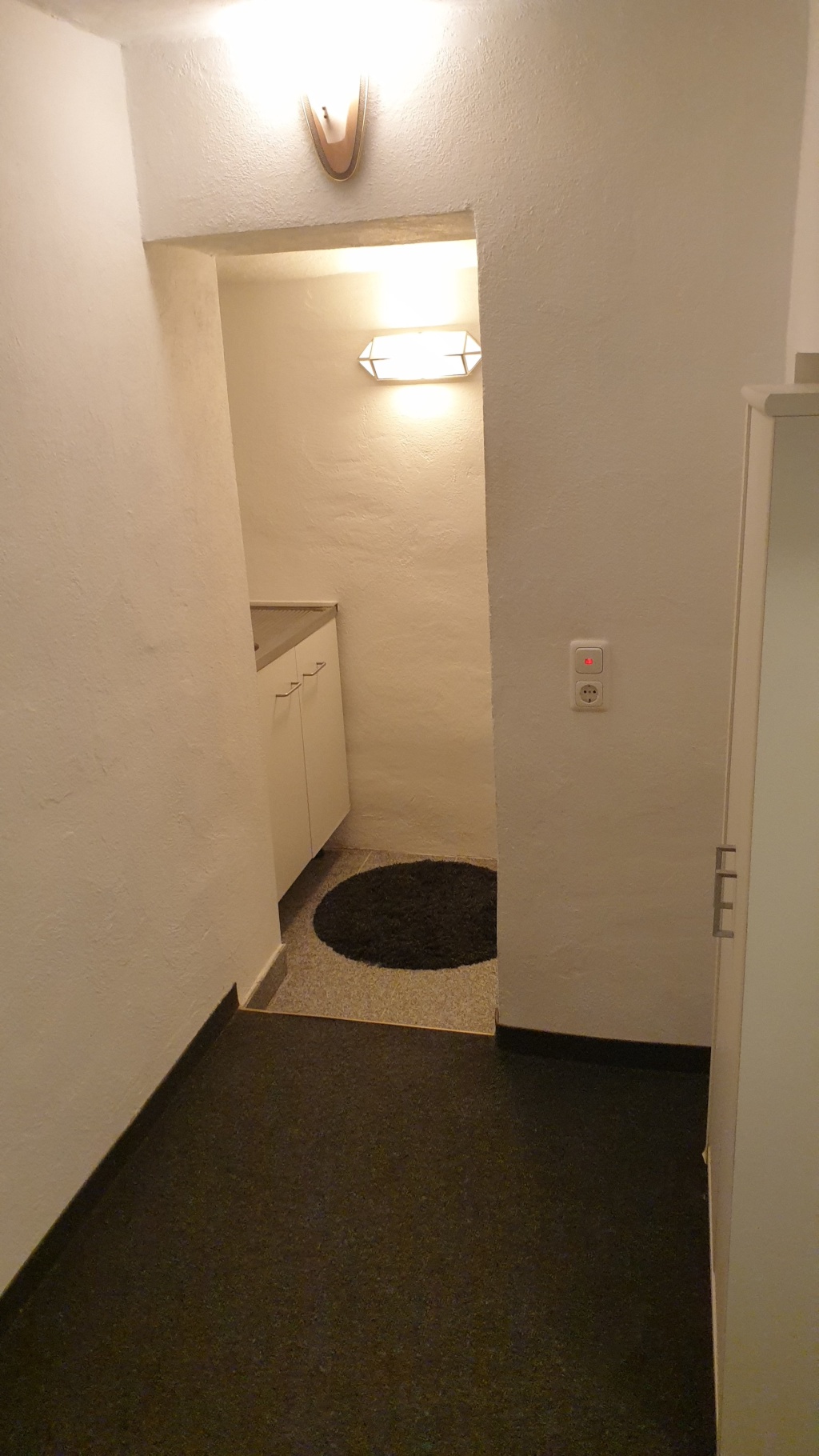 KLEINES 1-ZIMMER APPARTEMENT FÜR STUDENT/INNEN (M/W/D) – Zollhausviertel, 91052 Erlangen Innenstadt – Vorschaubild 5