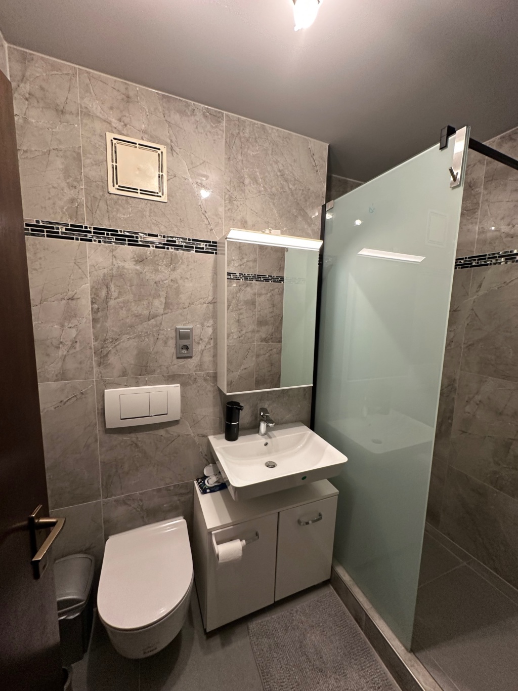 WG-Zimmer Neuhausen-Nymphenburg Klugstraße - Badezimmer