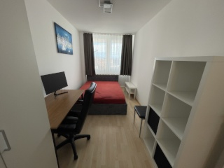 Anzeigenbild: [3er WG] Möbliertes Zimmer + Wohnzimmer gepflegter 4-Zimmer-Wohnung mit Südbalkon – ab 01.07.2026