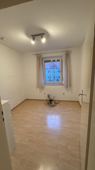 Imagen del anuncio: Zimmer direkt bei der OTH/Uni  in 3er WG ab sofort frei