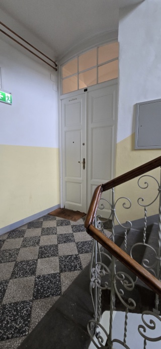 Helles WG Zimmer mit ca. 13.9m2 im 3. Stock zentral direkt am Lendplatz