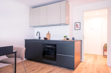 Möbliertes Studioapartment mit großer Terrasse in bester Lage