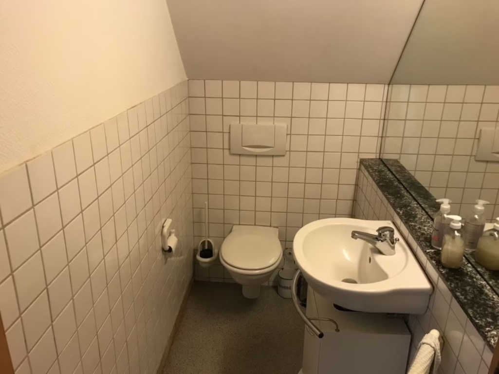 WG-Zimmer zentrale Innenstadt Wettestraße - Bad / WC im DG