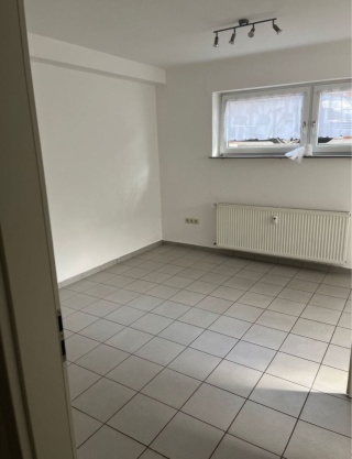 Anzeigenbild: 2-Zimmer Souterrain Wohnung