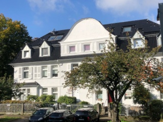 Ad image: Seniorinnen – WG auch für Berufstätige, in Villa mit Garten in Rüttenscheid