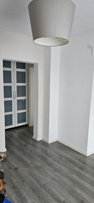Imagen del anuncio: Helles 18 qm WG-Zimmer (2 Räume) in großer 110 qm Wohnung in Niederweimar (Nähe Marburg) mit Balkon und Aussicht
