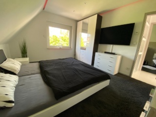 Mitbewohner/-in gesucht im Haus WG Zimmer möbliert MIT ANMELDUNG