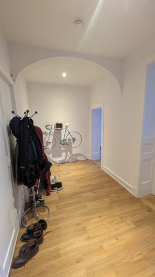 Anzeigenbild: Schönes Zimmer in zentraler Berufstätigen-WG zu vermieten! :)