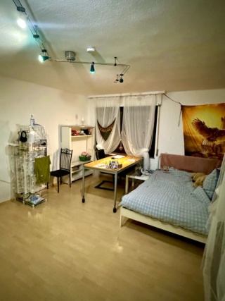 21 m2 großes, helles Zimmer in 3er-WG nahe Flughafen