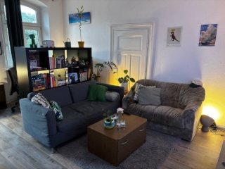 Großes möbliertes Zimmer in zentraler 4er WG