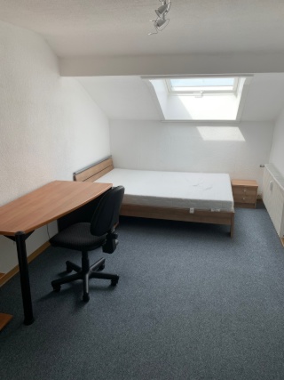 Helles voll möbliertes Zimmer 16m2 in Weidenau