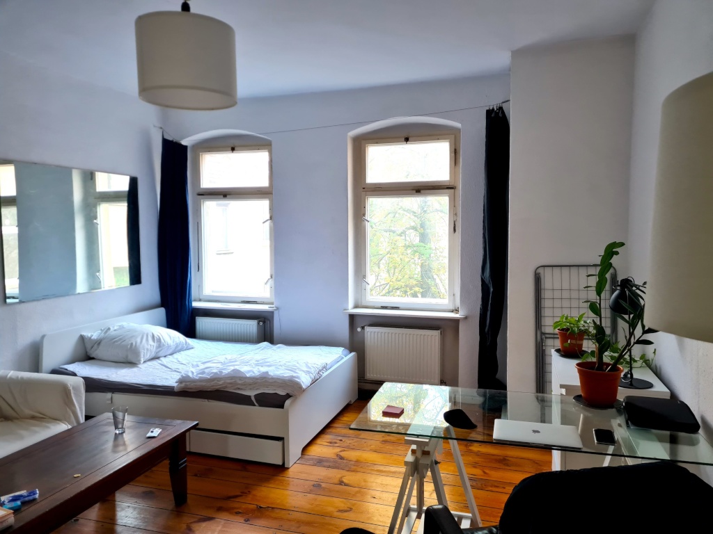 Sunny, spacious and calm 1-Room top floor Apartment in Friedrichshain, 4th floor facing south with lots of light, Sonnige & Geräumige 1-Zimmer Wohnung in Friedrichshain – Ebertystraße 54, 10249 Berlin Friedrichshain – Vorschaubild 5