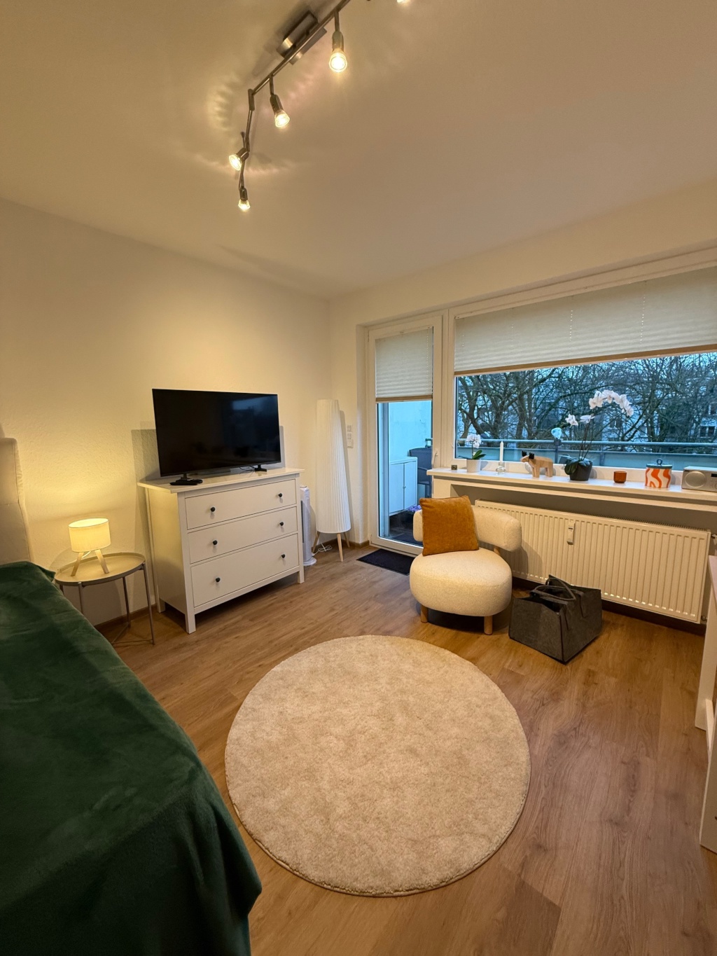 Apt. SunnySide: 1-Zimmer Wohnung mit großem Balkon / Pauschalmiete (all-in) – Savignystraße 30, 45147 Essen Holsterhausen – Vorschaubild 3