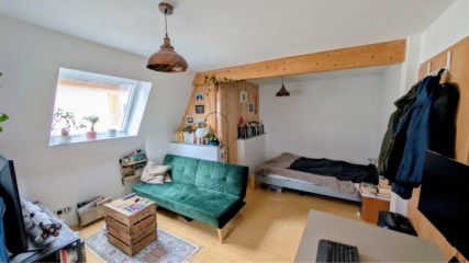 Anzeigenbild: 22m^2 Zimmer in netter 3er WG mit Balkon & Wohnzimmer in Stuttgart West, Altbau-Maisonette-Wohnung 🪴☀️🐦‍⬛