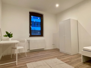 Anzeigenbild: Neuwertig möbliertes WG-Zimmer in Top-Lage Stuttgart-Mitte – sofort frei
