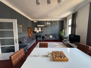 Anzeigenbild: 200 m2 Wohnung (2,5 Bäder) – Zimmer in 4er-WG ab April