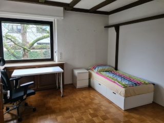 helles, neu möbliertes 13 qm großes WG-Zimmer in Moers. Eick-Ost, Top-Lage