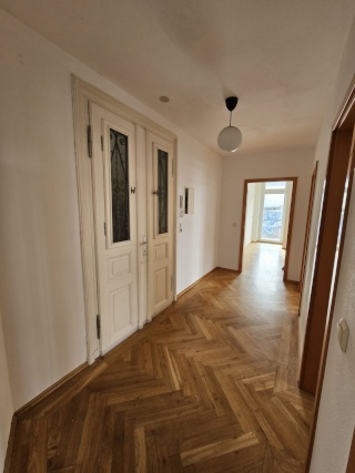 WG-Zimmer in 3er Altbau-WG mit großem Balkon direkt am Fluss