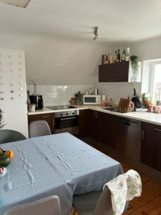 Zentrumsnähe und Hochschulnähe. Großes, wunderschönes, helles Zimmer in netter 3-er WG