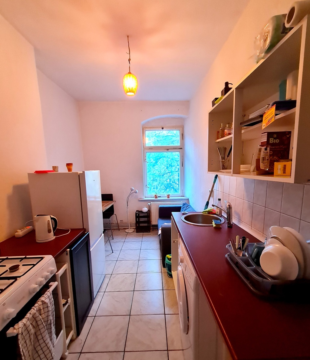 Sunny, spacious and calm 1-Room top floor Apartment in Friedrichshain, 4th floor facing south with lots of light, Sonnige & Geräumige 1-Zimmer Wohnung in Friedrichshain – Ebertystraße 54, 10249 Berlin Friedrichshain – Vorschaubild 8