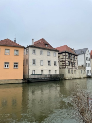 Zimmer in 3er-WG mit zentraler Lage