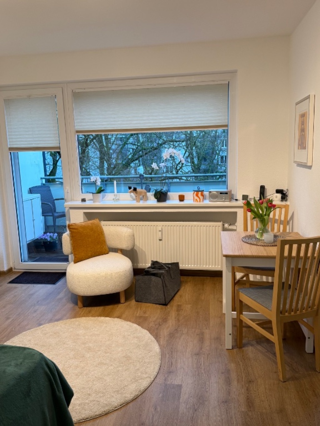 Apt. SunnySide: 1-Zimmer Wohnung mit großem Balkon / Pauschalmiete (all-in)