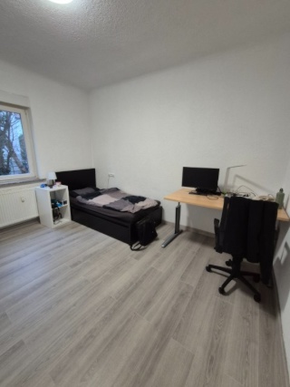 Anzeigenbild: Möbliertes 16qm Zimmer in 4er WG