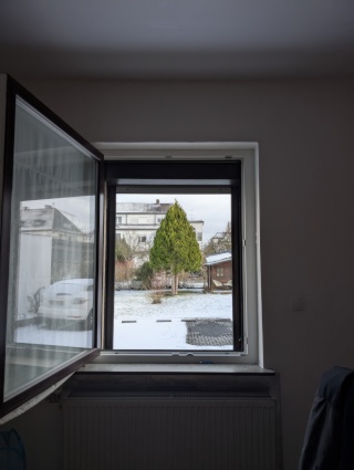 Crazy big room in a Shared apartment (Value for Money) with city registration