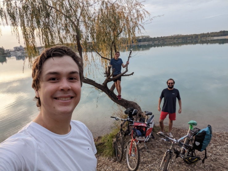 Ad image: Arzt in Basisausbildung (26) sucht entspannte WG für Berufsstart in Wien