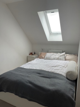 Zimmer eine Minute von der Hochschule mit eigenem Bad und Toilette