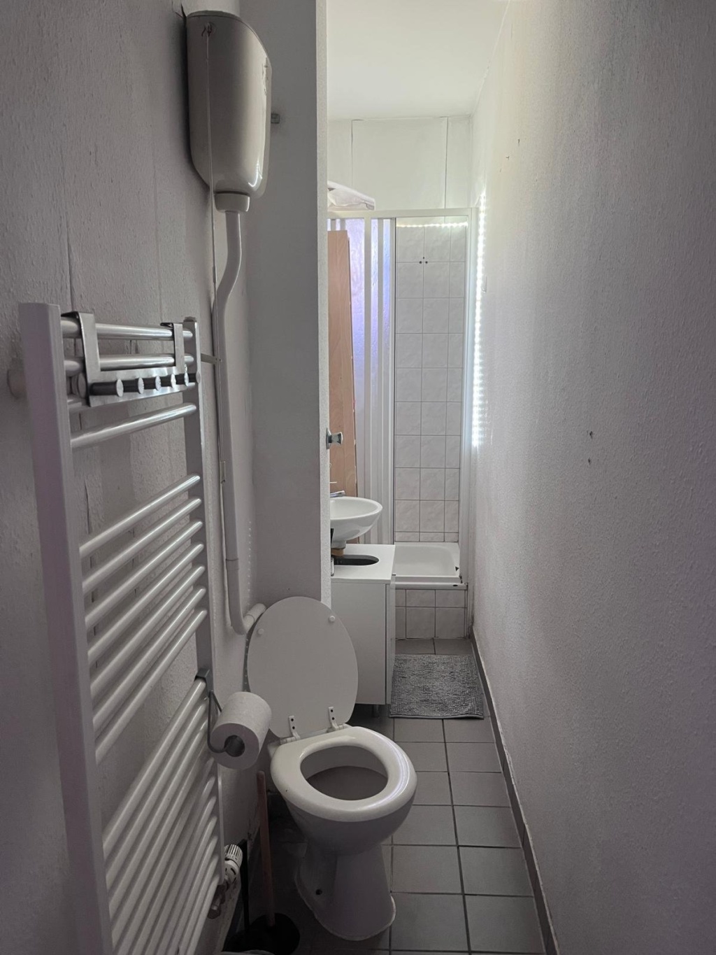 Sunny, spacious and calm 1-Room top floor Apartment in Friedrichshain, 4th floor facing south with lots of light, Sonnige & Geräumige 1-Zimmer Wohnung in Friedrichshain – Ebertystraße 54, 10249 Berlin Friedrichshain – Vorschaubild 13