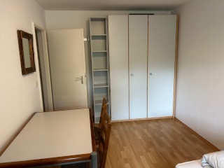 Schönes helles möblierte Zimmer in 3er WG