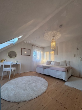 Ruhiges Zimmer in Landhaus in Aldersbach (inkl. 60m2 Erdgeschoss & Gartennutzung)