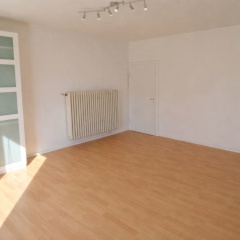 Anzeigenbild: Großes, helles Zimmer mit Balkon im Univiertel