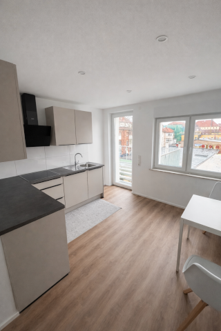 🌸 Traumhafte 4-Zimmer-WG für Frauen – frisch kernsaniert mit Terrasse | Stuttgart-Ost